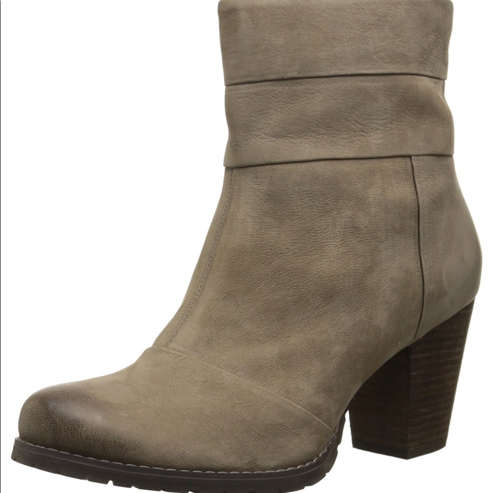 Clark’s Mission Manor Nubuck Ankle Boots